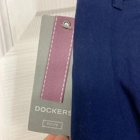 Dockers Mid Rise Curvy Fit Shorts Navy Blue - 14 Petite NEW - Picture 6 of 8